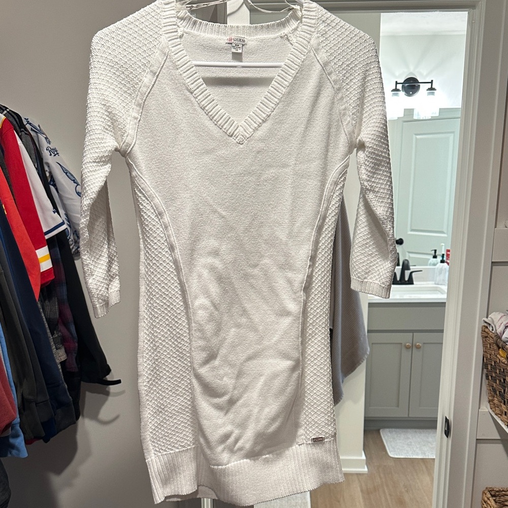 Women’s Guess White V-Neck Sweater Dress size medium